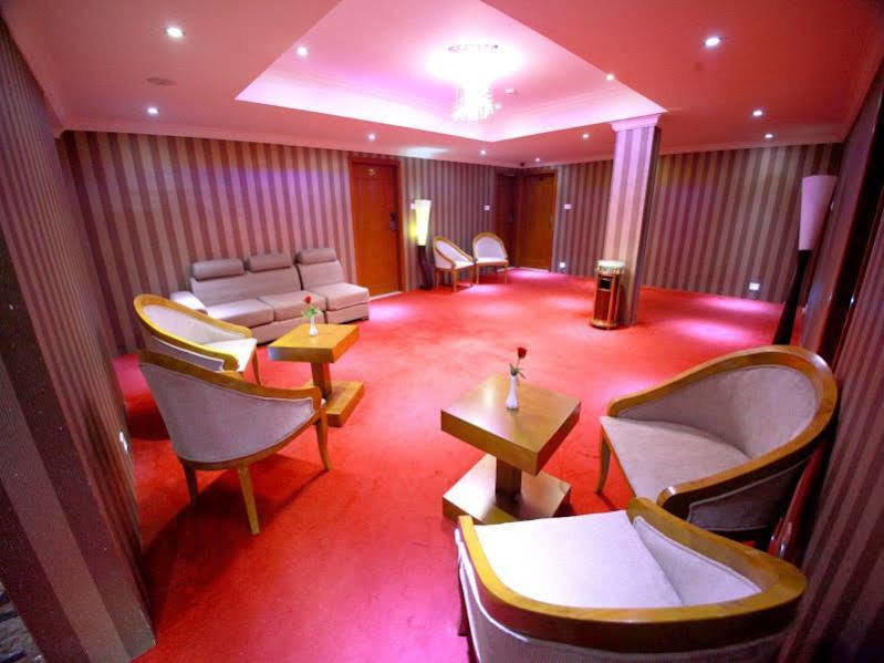 Hotel Sea Pearl Kollam Esterno foto